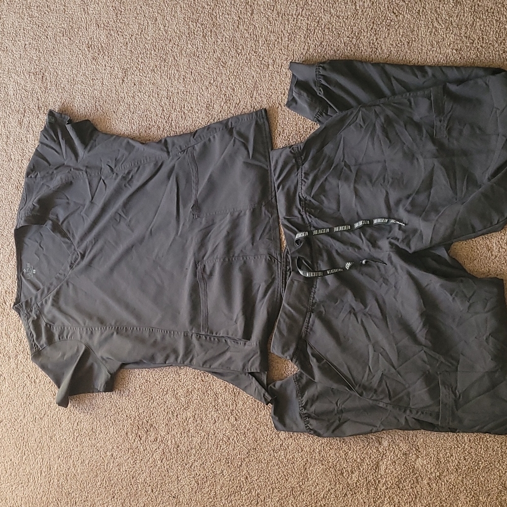 Scrub set Grey. MEDCOUTURE